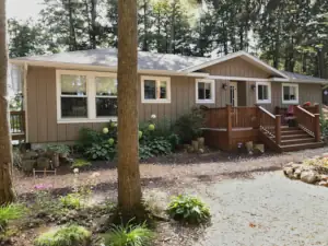 The finished cottage build has a distinguished and orderly appearance that integrates perfectly with garage design to match the cottage plans.