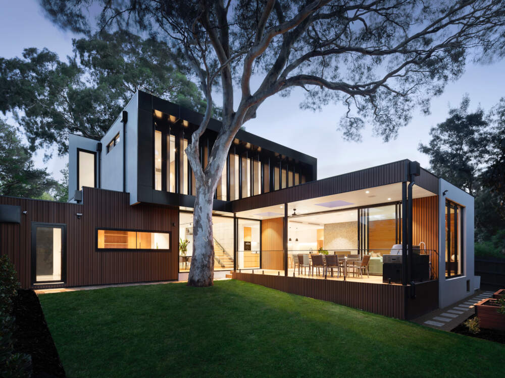 This modern home draws on the glass pavilion design prototypes of Mies Van Der Rohe and Le Corbusier.